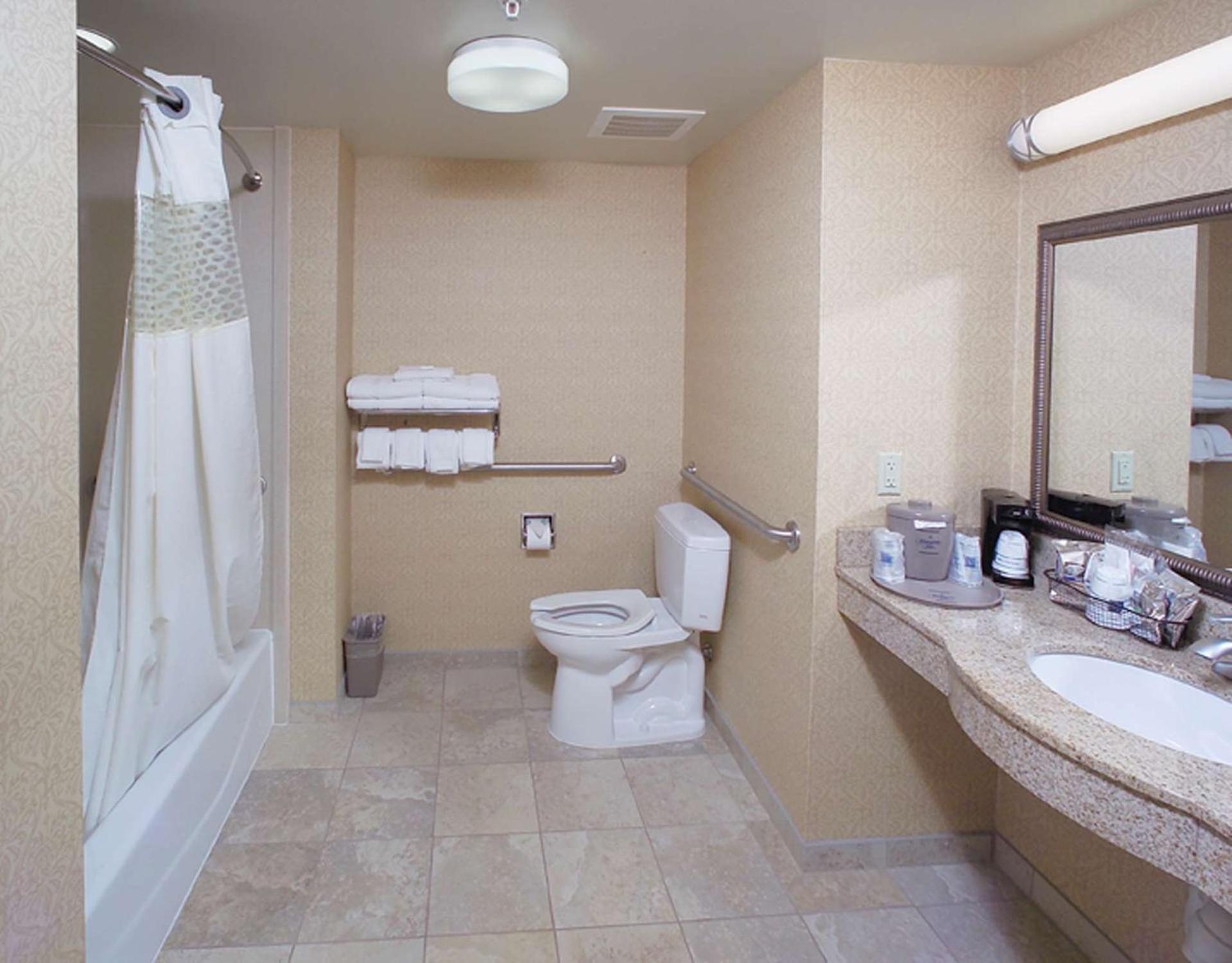 Hampton Inn Schenectady Downtown Номер фото