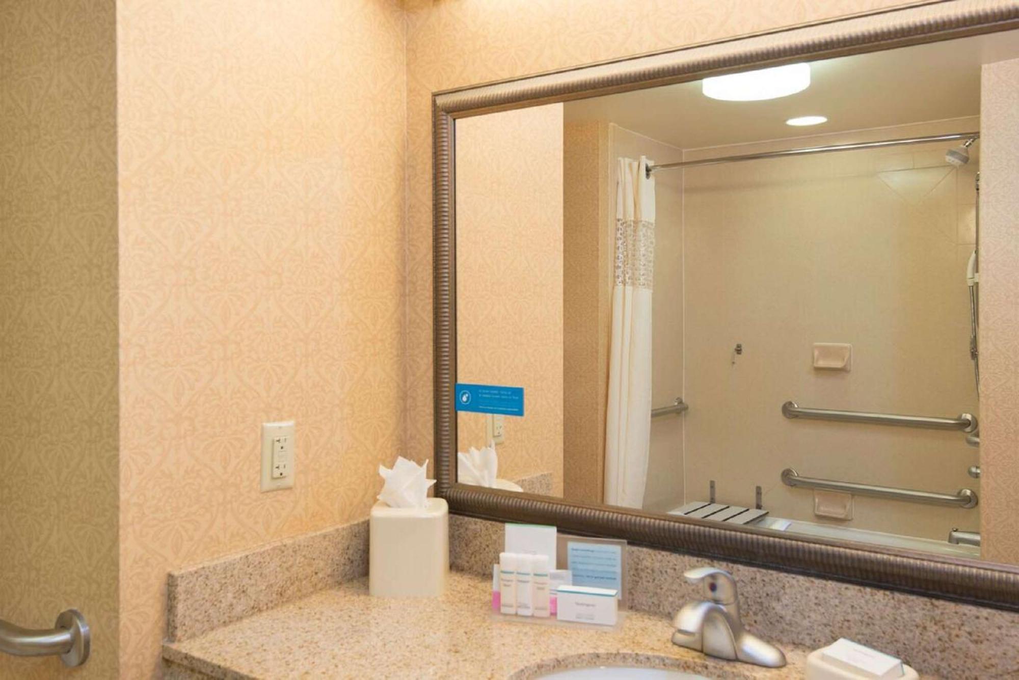 Hampton Inn Schenectady Downtown Екстер'єр фото