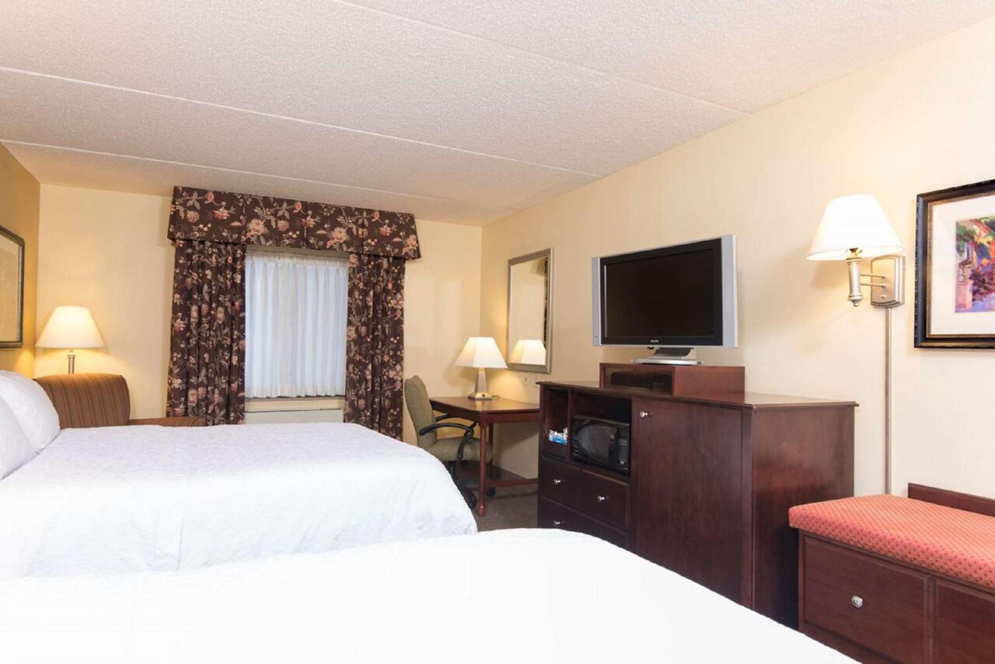 Hampton Inn Schenectady Downtown Екстер'єр фото